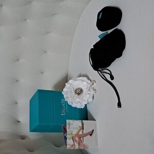 Tieks Gift Bocmx, bow, travel bag and pouch and card